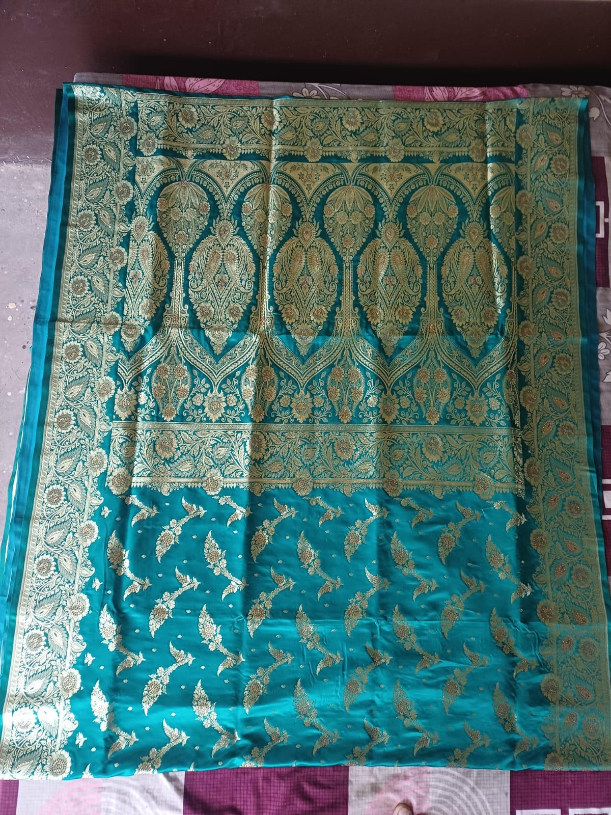 Banarasi semi katan Silk saree with surski ston work  - image 3