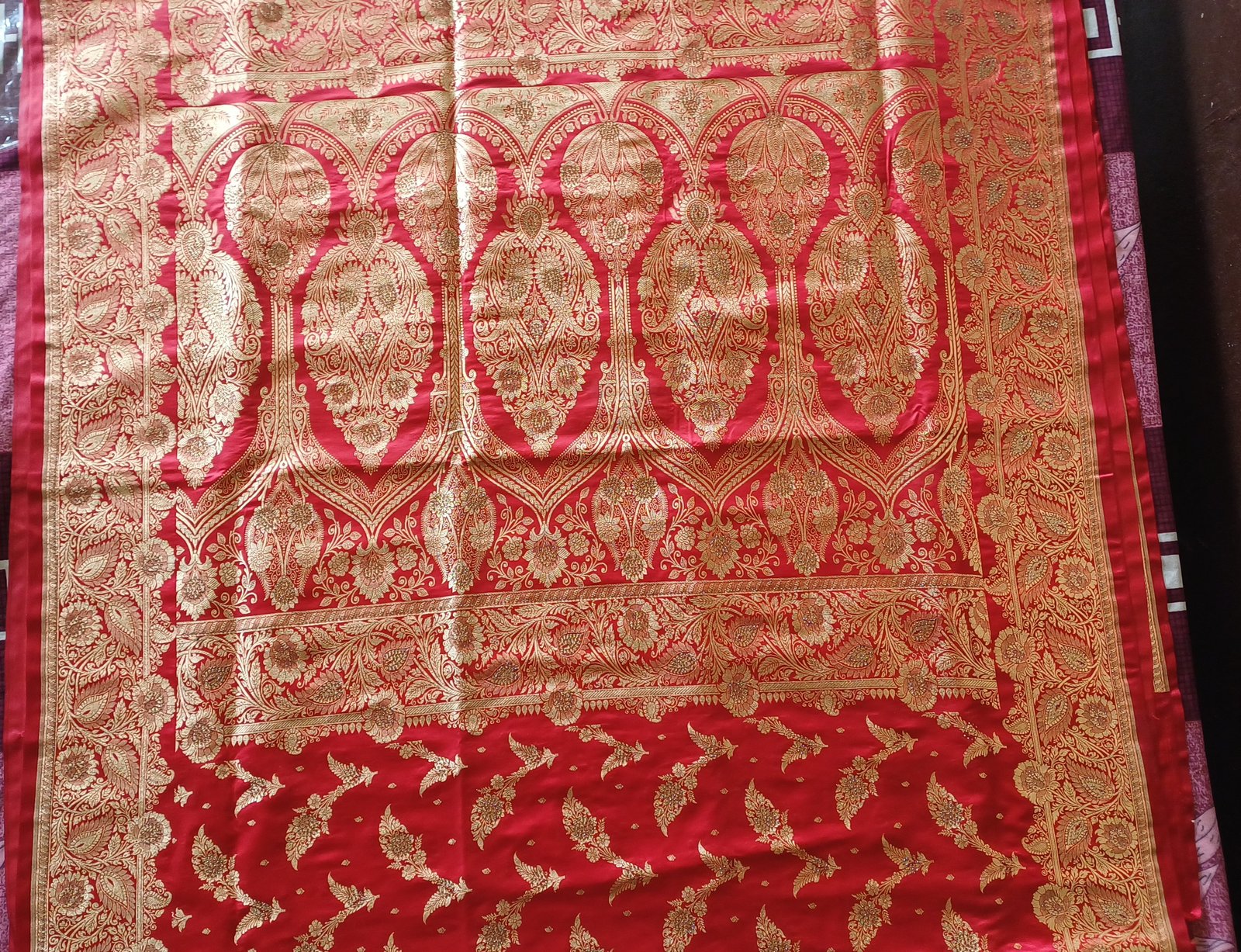 Banarasi semi katan Silk saree with surski ston work 